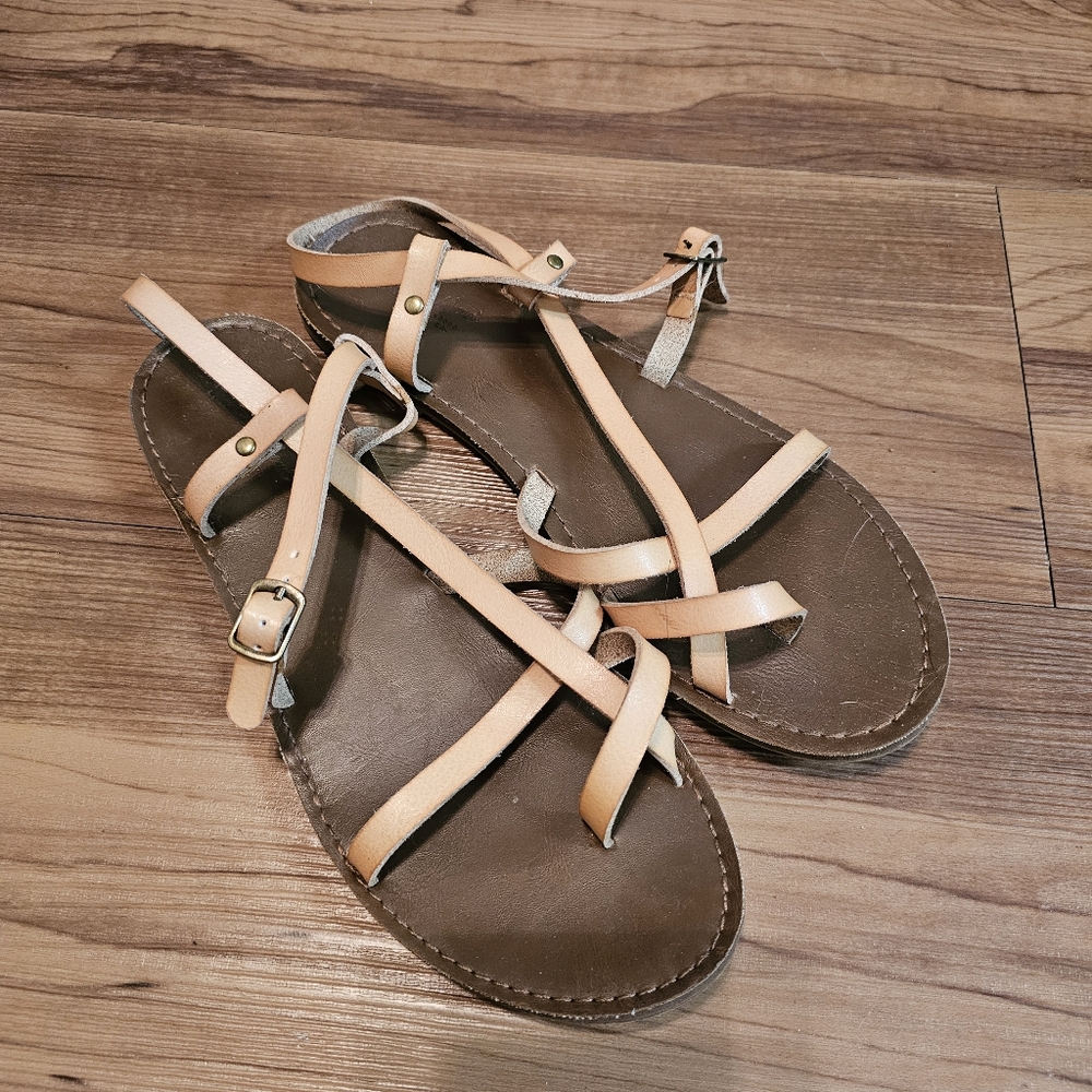 Universal Thread Sandals